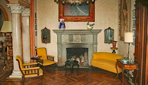 Cremella Villa Sleeps 26 With Pool