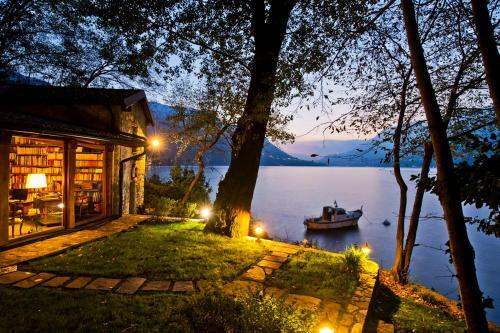 The Writer's Nest Waterfront Villa By Rentallcomo