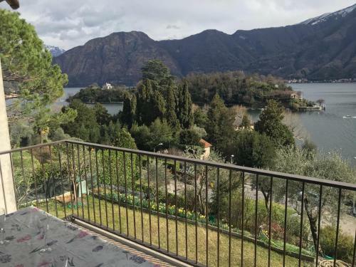 Big Apartment With Lake View And Three Bedrooms