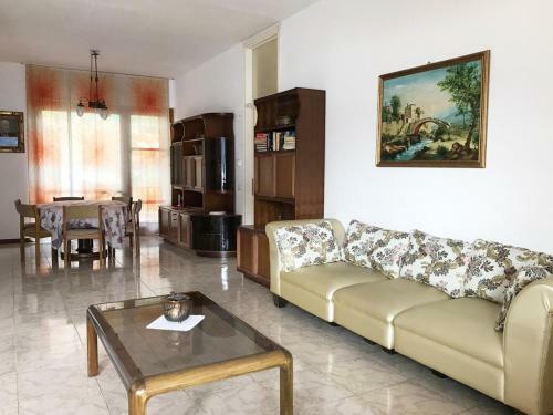 Big Apartment With Lake View And Three Bedrooms