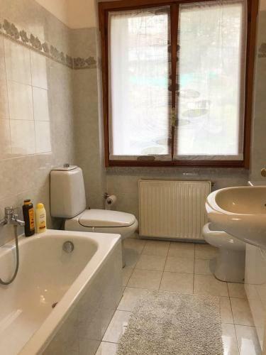 Big Apartment With Lake View And Three Bedrooms