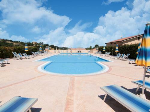 Simplistic Apartment In Marina Di Mandatoriccio With Pool
