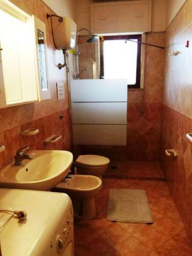 Comfortable And Bright Villa Near The Sea With 8 Beds