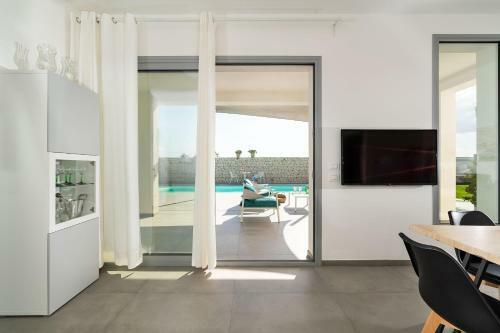 Reitani Villa Sleeps 7 With Pool And Air Con