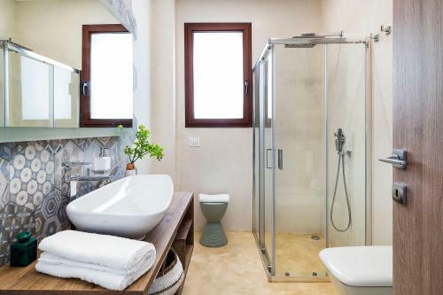 Reitani Villa Sleeps 12 Pool Air Con Wifi