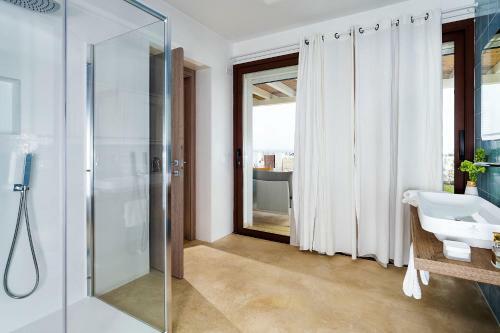 Reitani Villa Sleeps 12 Pool Air Con Wifi