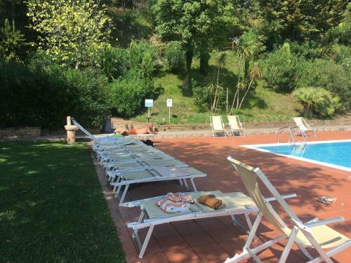 Splendid Apartment In Padenghe Sul Garda Bs With Garden