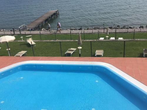 Splendid Apartment In Padenghe Sul Garda Bs With Garden