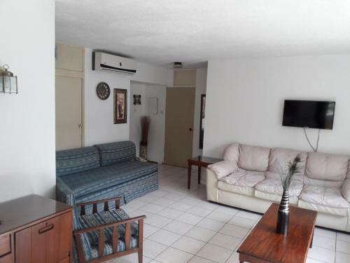 One Bed Room Apartment & One Studio In Ocho Rios