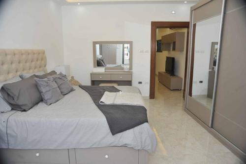Amazing One Bedroom Apartment In Amman Elwebdah 8