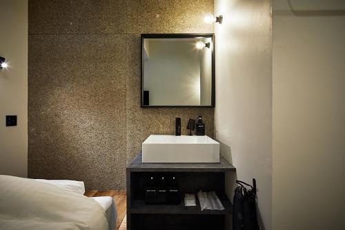 Mizuka Imaizumi 4 - Unmanned Hotel -