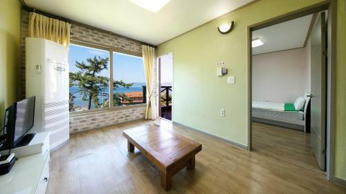 Yeosu Skypurple Pension
