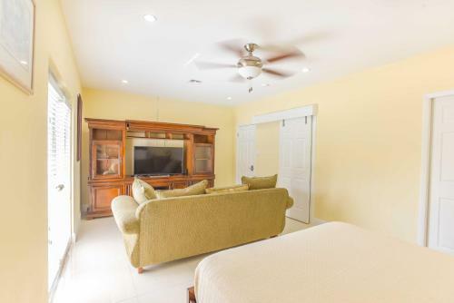 Hostal Addison Lee Cayman Villa