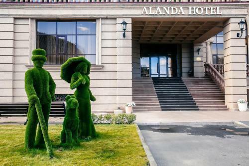Alanda Hotel