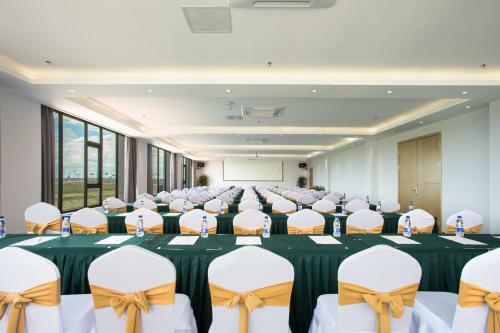 The Qube Hotel & Suite Vientiane