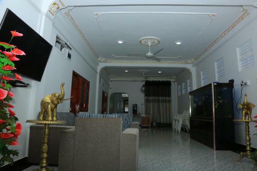 Hostal Thavam Guest House