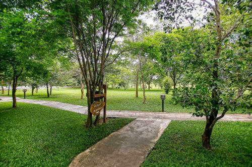 Hotel Habarana Lake Resort