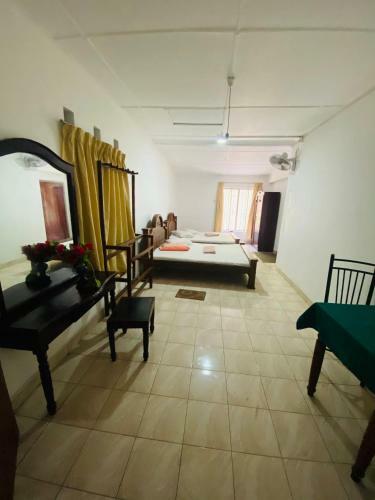 Thushara Hotel