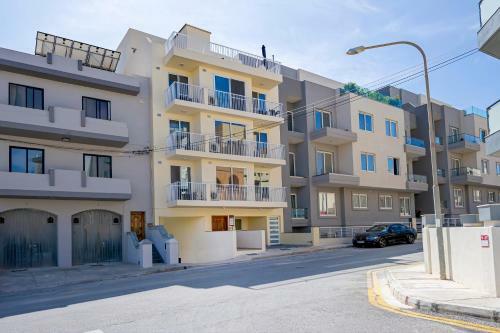 Summer Breeze Apartment With Panoramic Terrace - By Getawaysmalta