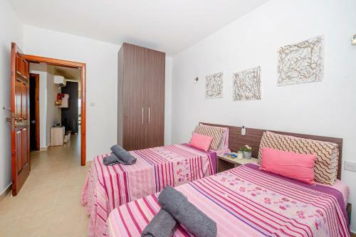 Summer Breeze Apartment With Panoramic Terrace - By Getawaysmalta