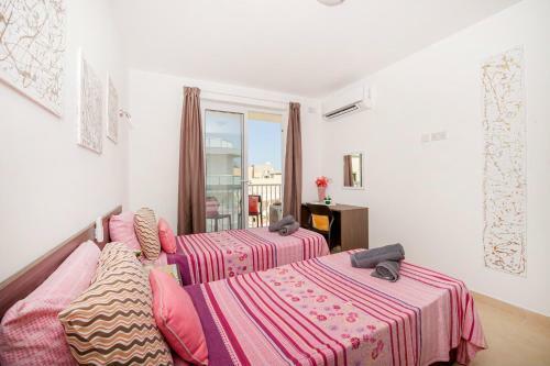 Summer Breeze Apartment With Panoramic Terrace - By Getawaysmalta