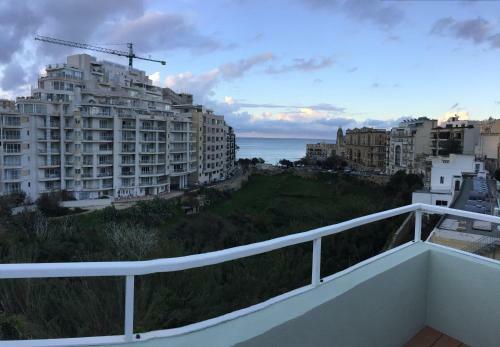 Balluta Bay Beach House With Seaviews