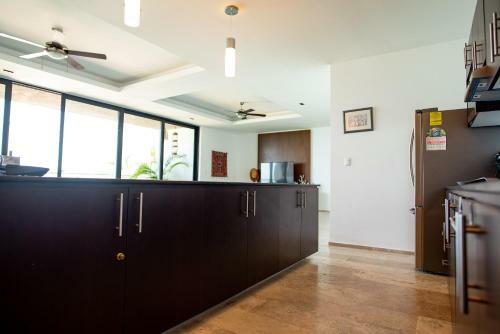 Deluxe Beachfront Condo With Amazing Ocean Views And Luxury