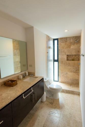 Deluxe Beachfront Condo With Amazing Ocean Views And Luxury