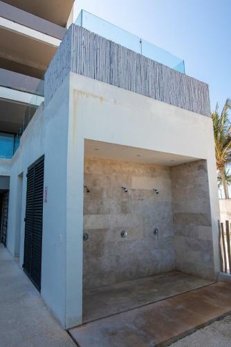 Deluxe Beachfront Condo With Amazing Ocean Views And Luxury