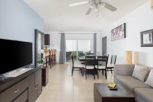 Elegant And Charming Apartment With2 Balconies, Grill, Pool And Concierge