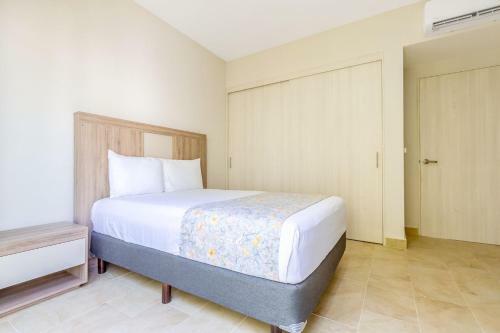 Luxury Condo With Private Rooftop & Jacuzzi Amidst Lush Jungle!