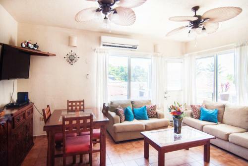 Apartamento Lovely Beachfront Condo In Playa - Steps To 5th Ave!