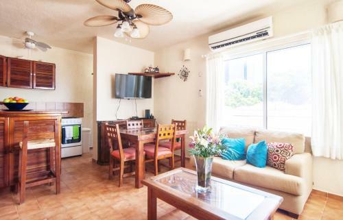 Apartamento Lovely Beachfront Condo In Playa - Steps To 5th Ave!