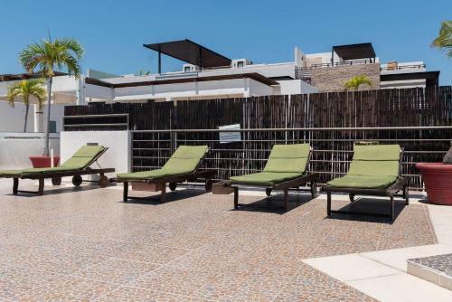 Prime Condo In Playa - Rooftop Pool, Walk To Beach!