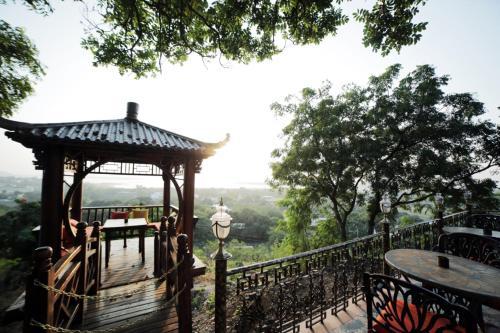 Hotel Welcome Heritage Noor-us-sabah Palace
