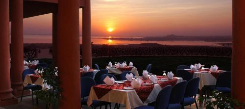 Hotel Welcome Heritage Noor-us-sabah Palace