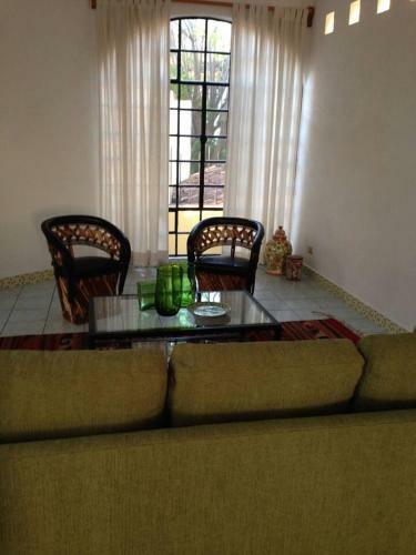 Lovely Centrally Located Large Bright One Bedroom Apartment