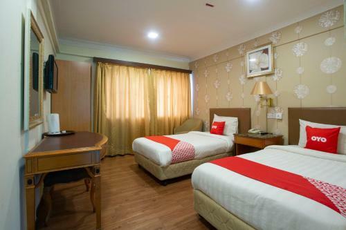 Oyo 90125 Hotel Grand Orchard