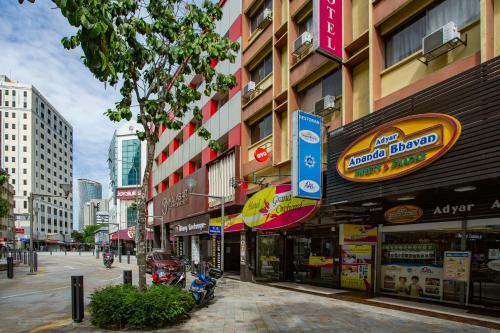 Oyo 90125 Hotel Grand Orchard