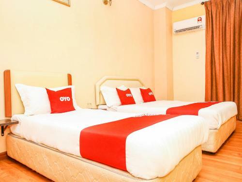 Oyo 90169 The Grand Hotel 2