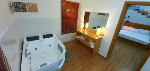 Hostal Taverna Lounge & Boutique Hotel