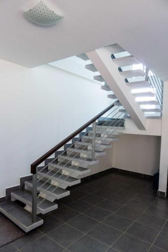 Hostal Townhome W Pool, Modern And Secure - Walk To Beach And Town