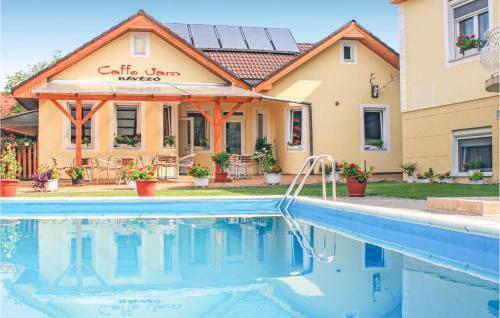 Holiday Home Zrinyi Utca-vonyarcvashegy