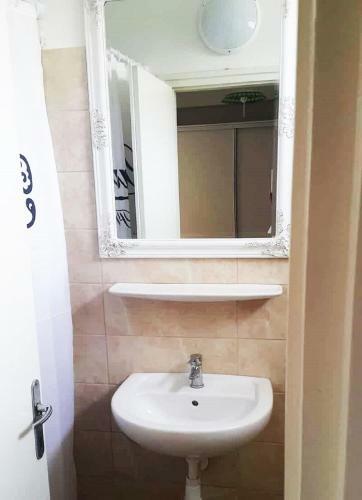 Bed & Breakfast Alex's Apartman & Panzi�