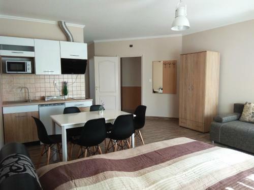 �lom Apartman
