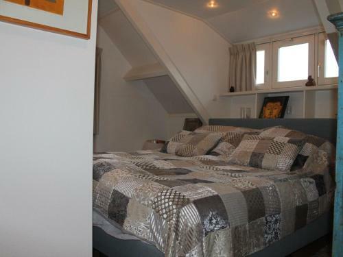 Waterfront Holiday Home In Veen With Terrace