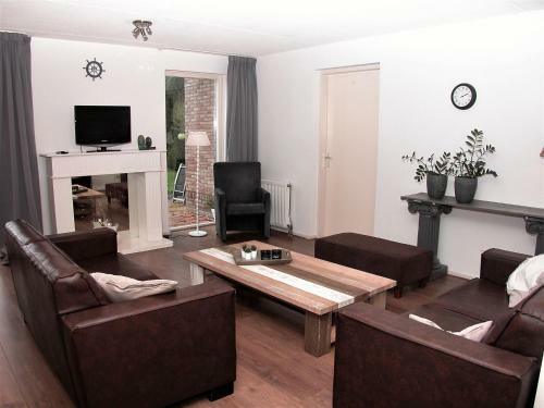 Peaceful Holiday Home In Zeewolde With Swimming Pool