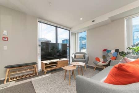 Five Star City Townhouse With A Carpark!