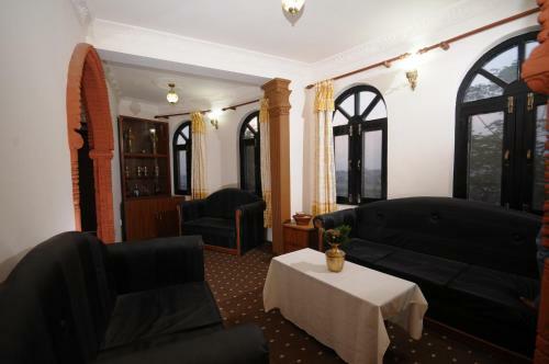 Hostal Room In Bb - Spacious Double Room - Hotel Manohara Pvt Ltd