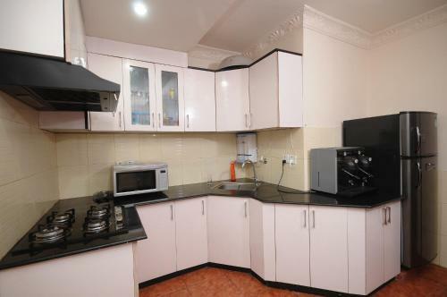 Hostal Room In Bb - Spacious Double Room - Hotel Manohara Pvt Ltd